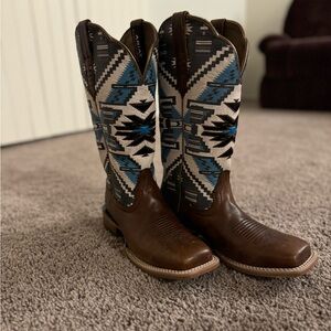 Ariat western boot
Size 8